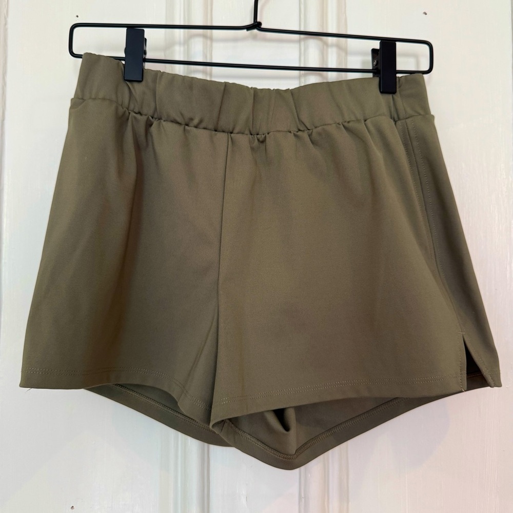 Columbia Stretchy Quick-Dry Shorts - Women’s Medium